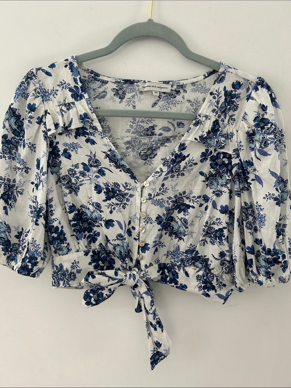 Cupcakes & Cashmere Tie-Front Crop Top Blue/White Floral Ruffle Peasant Milkmaid - Picture 16 of 16
